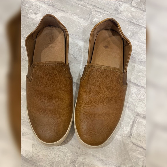 frye dylan slip on cognac